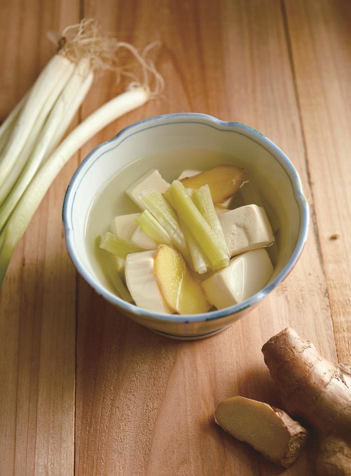 食材         生姜5片  葱白2根  豆腐1大块  盐少许  水1升