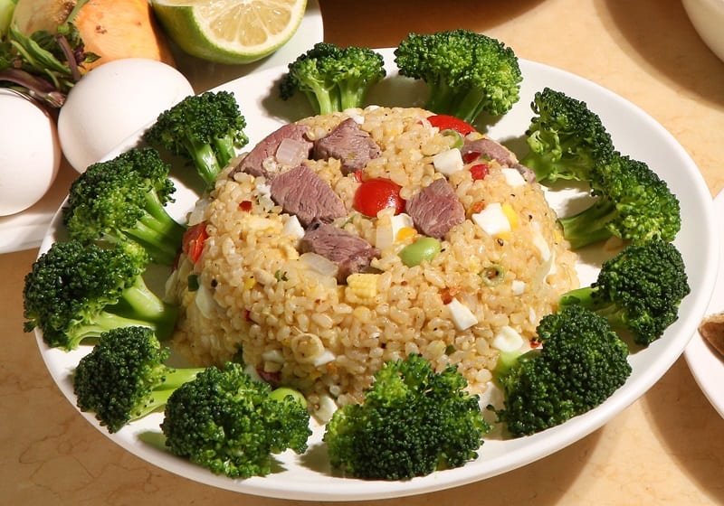 健身食谱 · 骰子牛蔬菜拌饭 (影片)