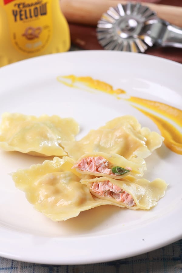 鲑鱼义式面饺佐芥末酱
