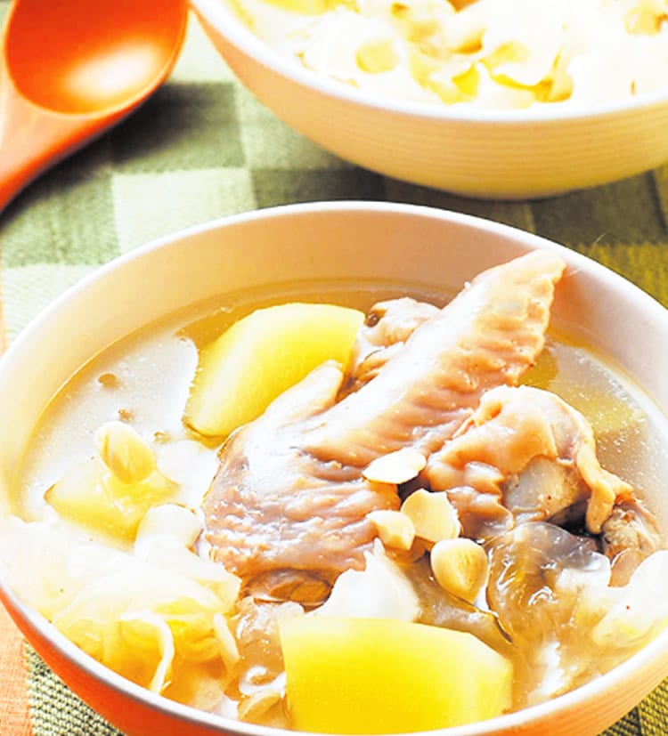 食谱:雪耳木瓜炖鸡翅汤