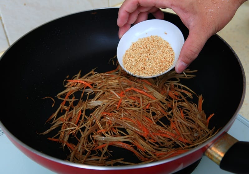 芝麻炒牛蒡
