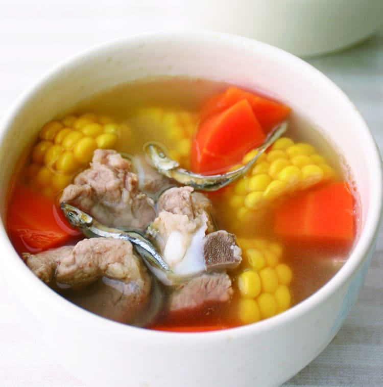 食谱:玉米鱼干排骨汤