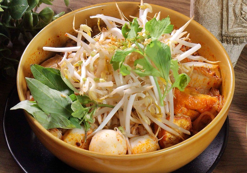 泰式奶香猪肉米线
