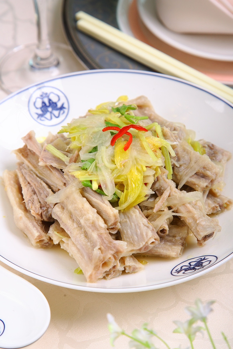 潮州菜 · 凉拌鹅掌翅