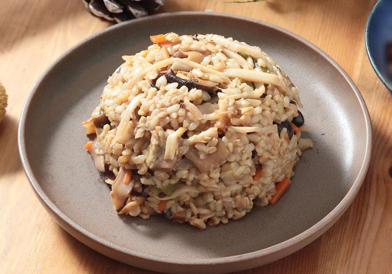 日式竹笋菇菇鸡肉釜饭