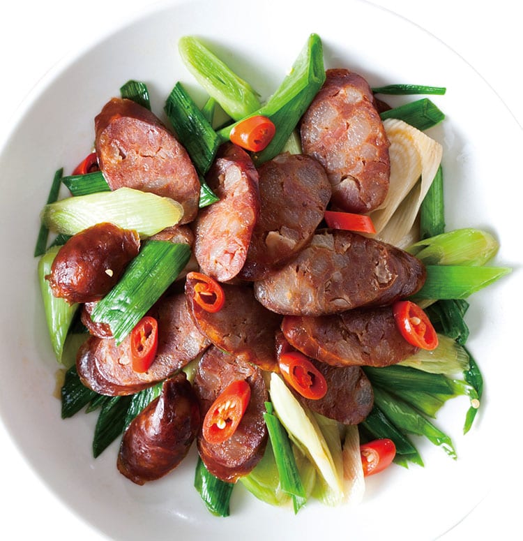 食谱:蒜苗快炒燻腊肠