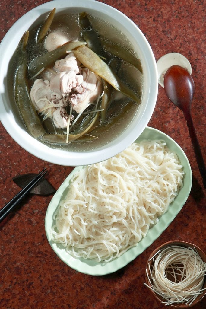 剥皮辣椒鸡汤面线