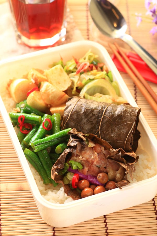 荷叶树子蒸土鸡