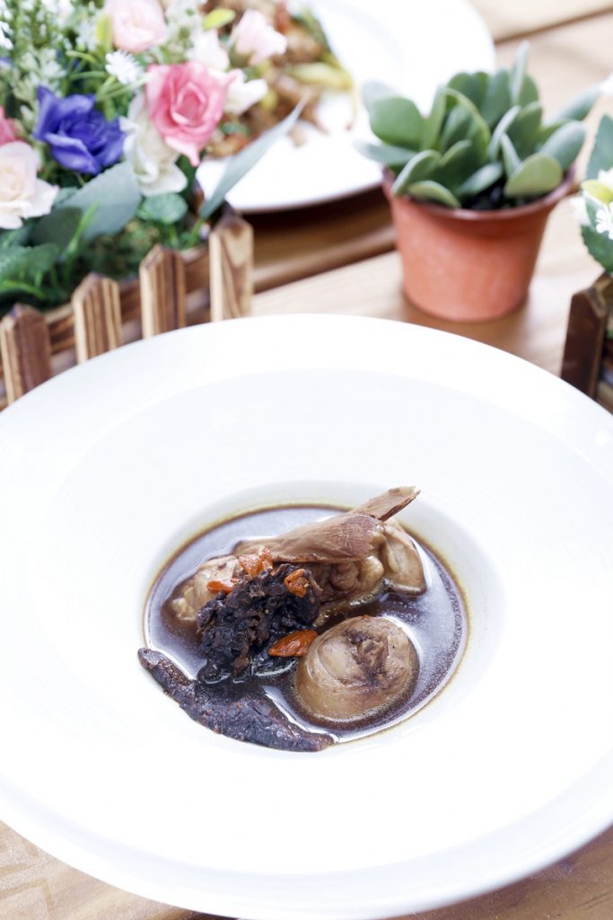 防痒滋润料理 ▪ 首乌鸡汤