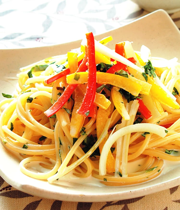 食谱:鲜奶油罗勒凉面