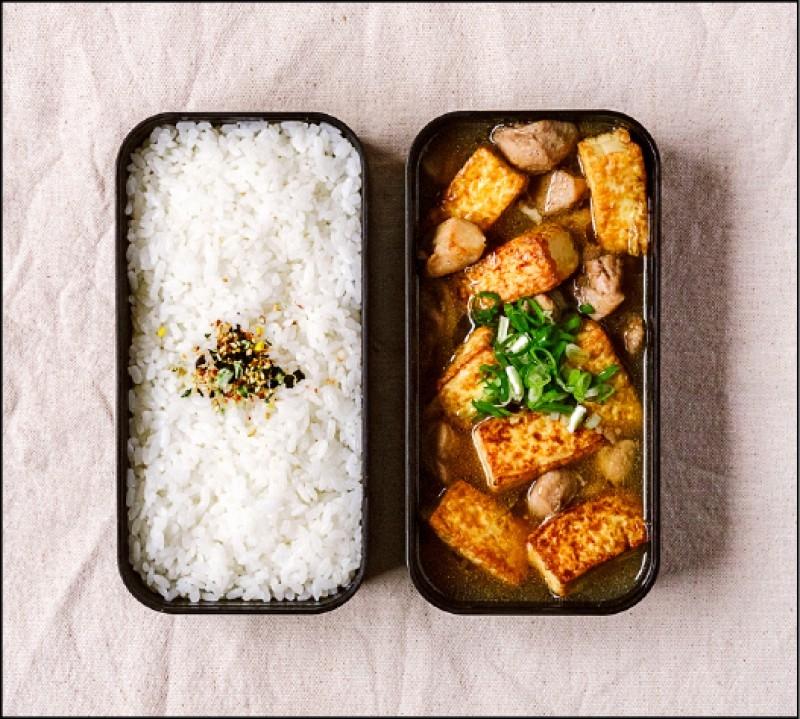 鸡丁豆腐盖饭便当