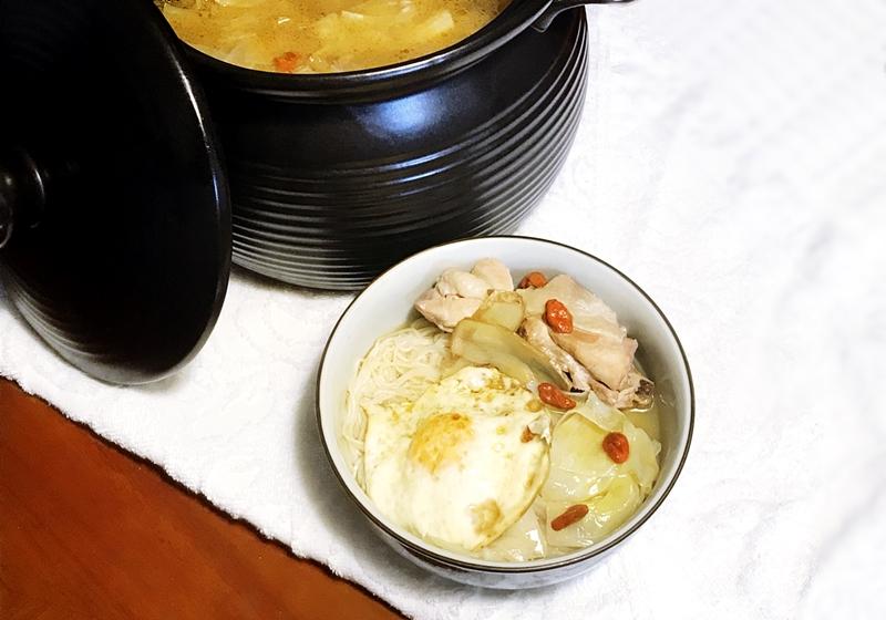 麻油高丽菜鸡汤面线