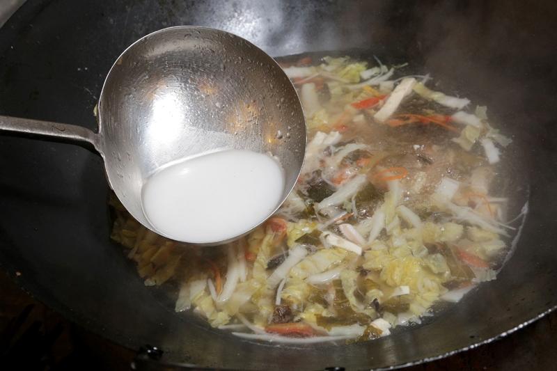 勾芡也有黄金比例 让口感更滑顺 不结块就靠这一招 菜谱食谱侦探 勾芡也有黄金比例 让口感更滑顺 不结块就靠这一招 菜谱食谱侦探