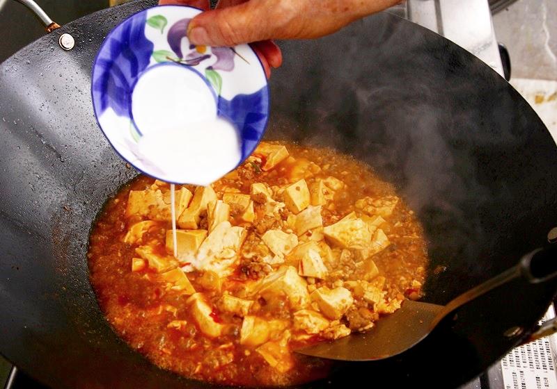 勾芡也有黄金比例 让口感更滑顺 不结块就靠这一招 菜谱食谱侦探 勾芡也有黄金比例 让口感更滑顺 不结块就靠这一招 菜谱食谱侦探