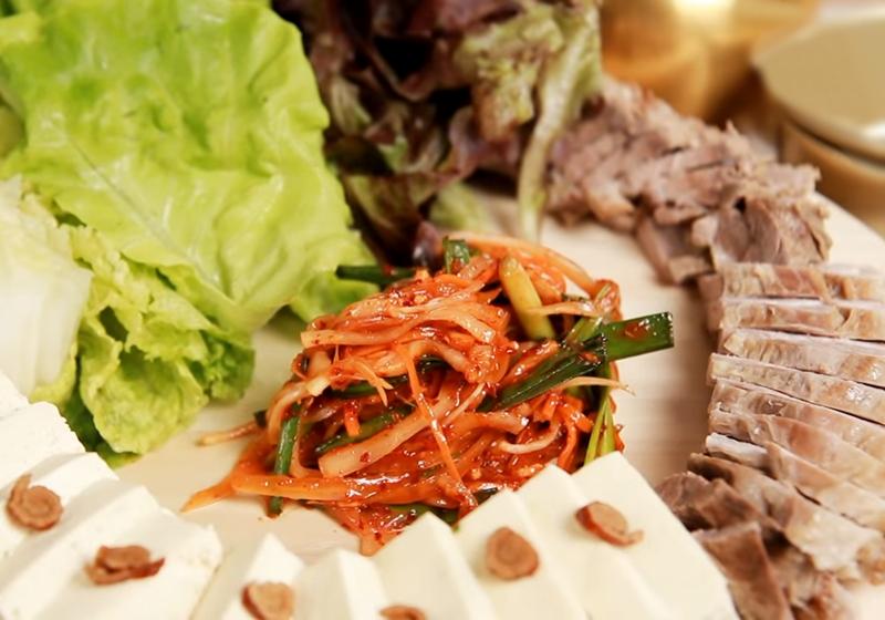 韩式生菜包肉 + 豆腐辣菜 (影音)