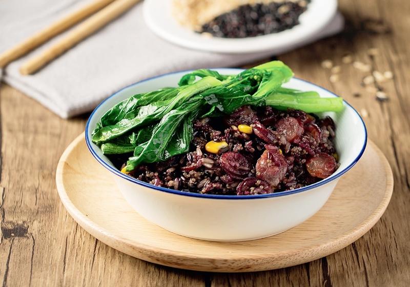 五谷腊肉煲仔饭