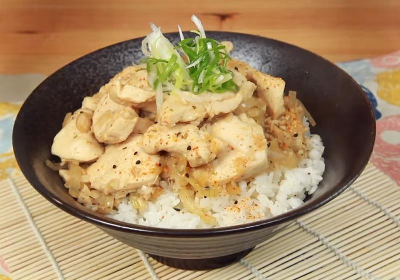 黑胡椒奶油嫩鸡丼 (影音)